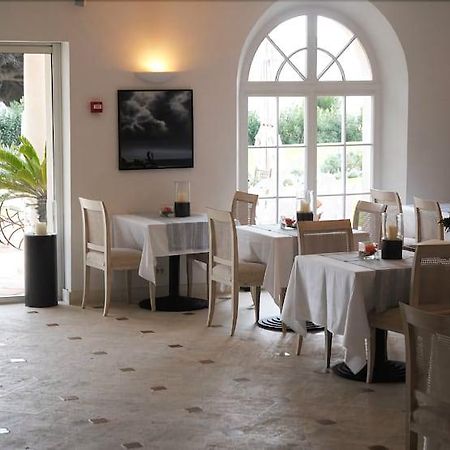 Hotel Villa Les Rosiers Гримо Экстерьер фото