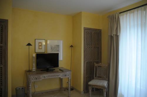 Hotel Villa Les Rosiers Гримо Экстерьер фото