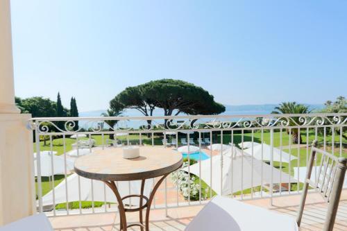 Hotel Villa Les Rosiers Гримо Экстерьер фото